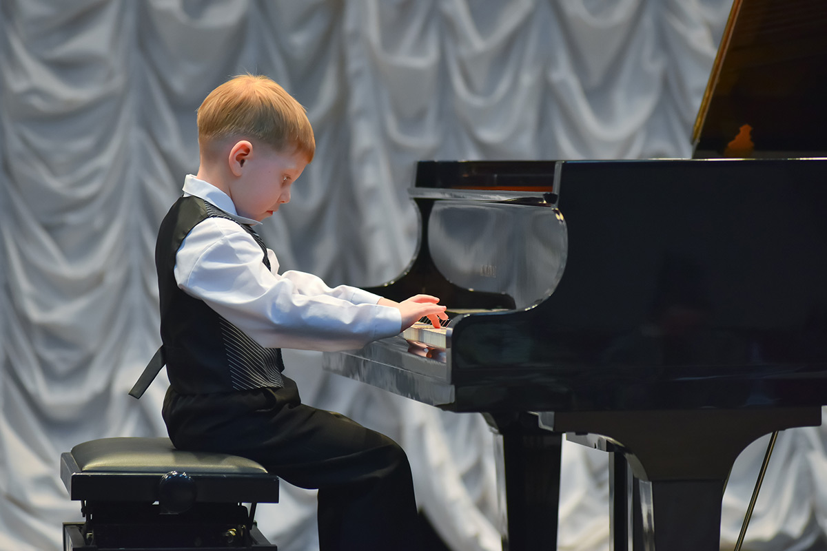 Конкурсы молодых пианистов